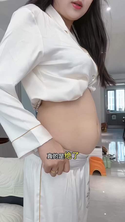 肚子慢慢变大(露肚子)