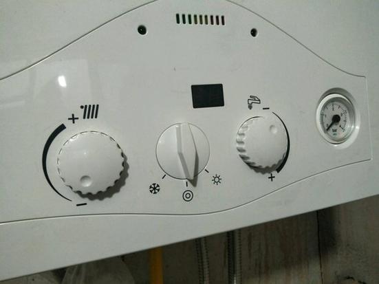 小松鼠壁挂炉调温度怎么调