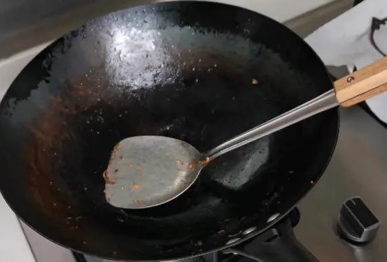 炒菜锅天天生锈怎么办
