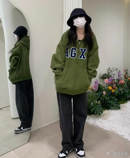 卫衣黑色和白色哪个好缩略图