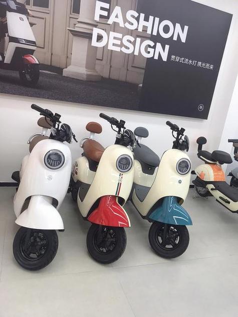 2019年新款爱玛电摩