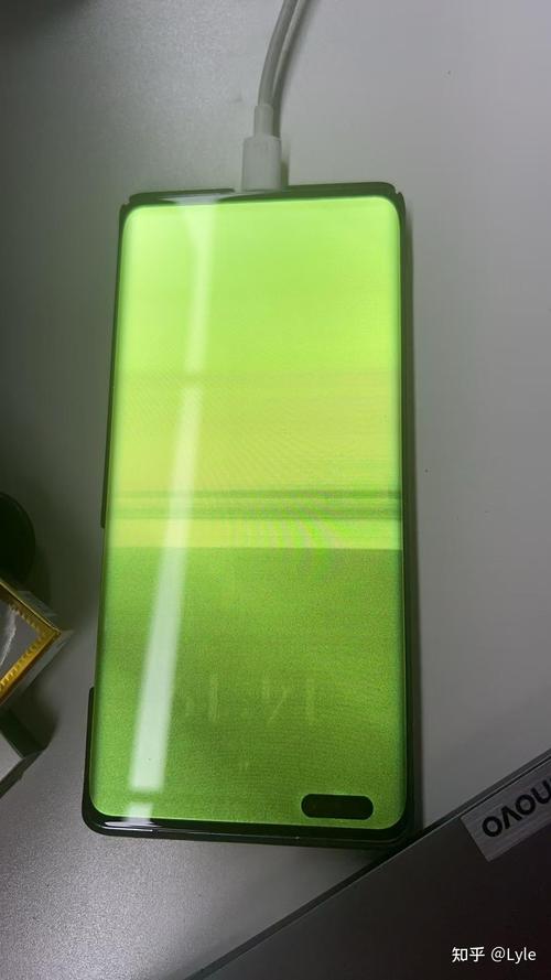 华为手机屏幕变绿色了还闪截图