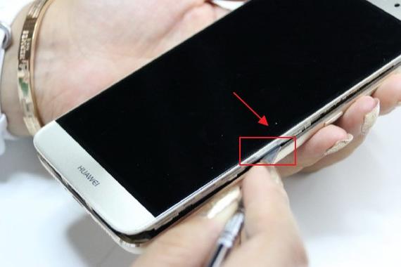 华为手机后盖怎么打开视频教程