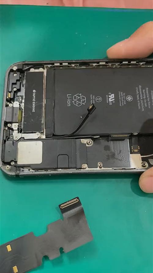 iphone8plus螺丝位置图