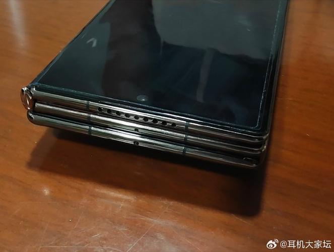 华为折叠屏屏幕有一条线缩略图