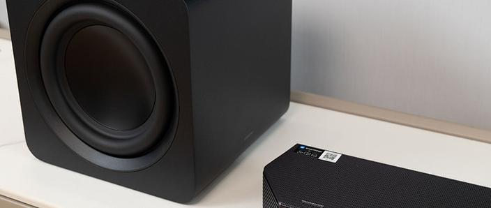 回音壁低音炮放沙发下