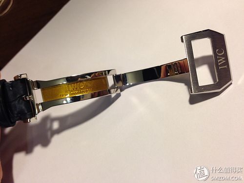 万国蝴蝶扣松了怎么调