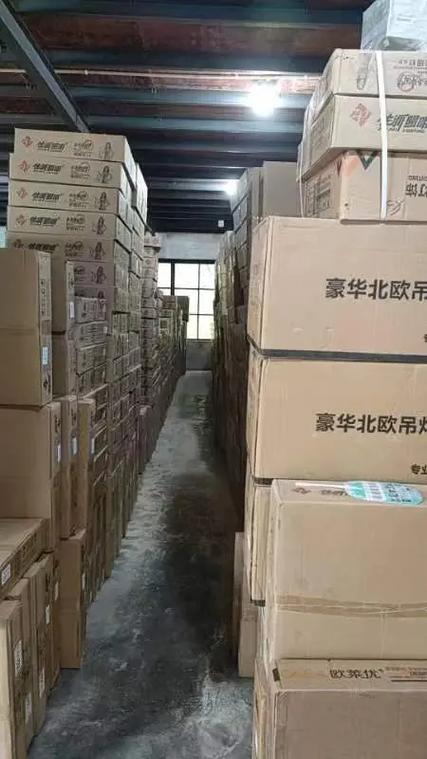 仓库灯图片大全