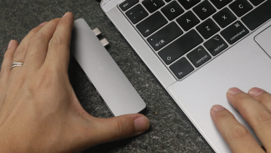 macbookpro 扩展坞
