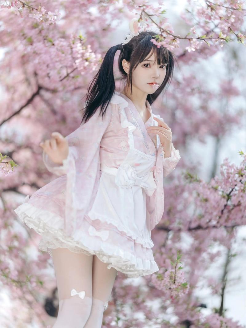 樱花校园女仆压身吻完整版