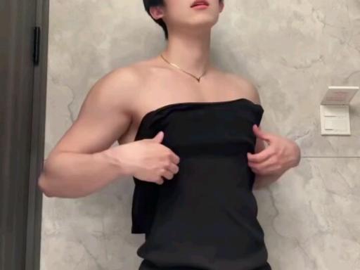 抖音腹肌小狼狗视频