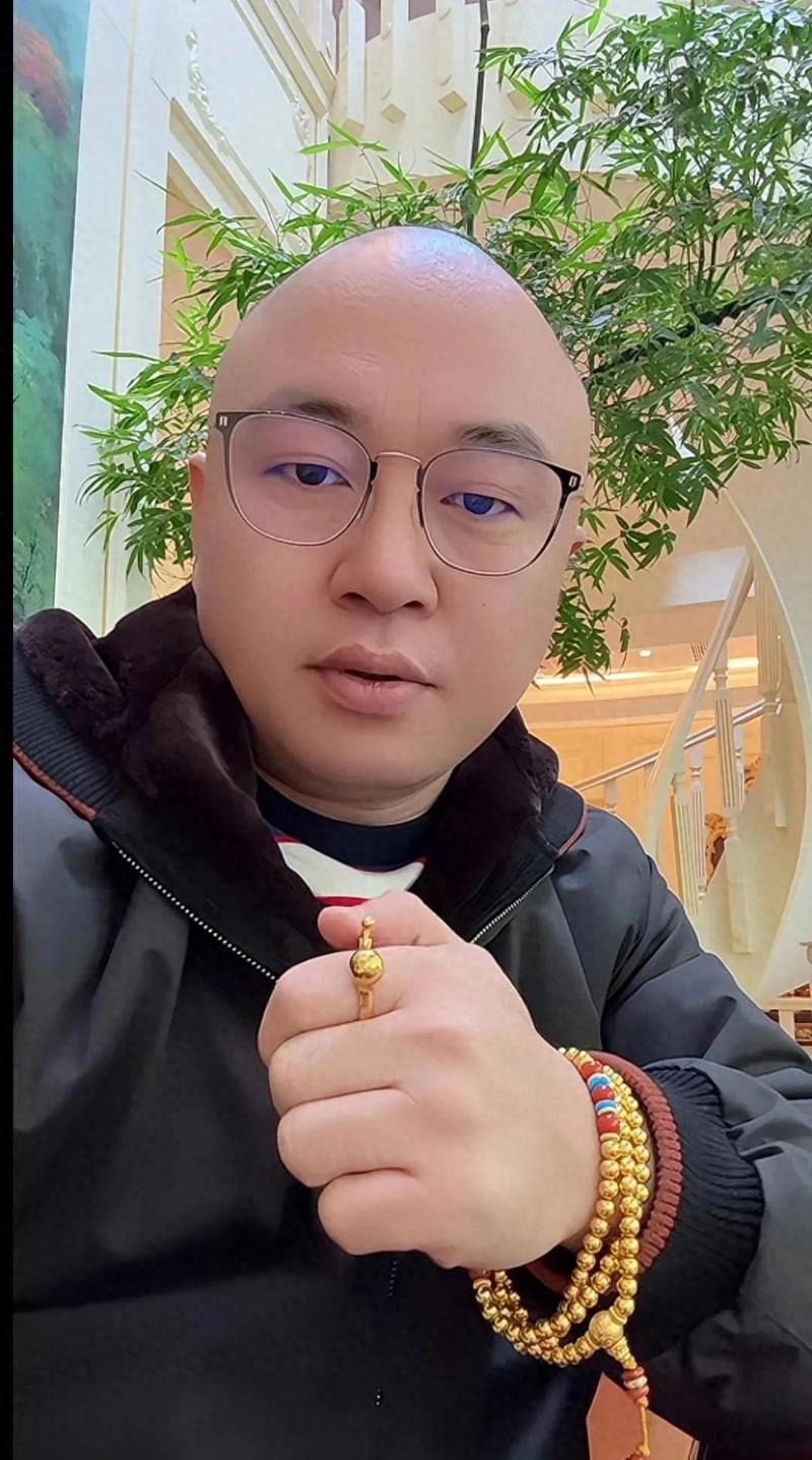 东方阿保一年收入多少