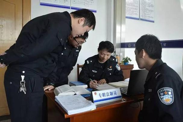 怎么和警察在线咨询