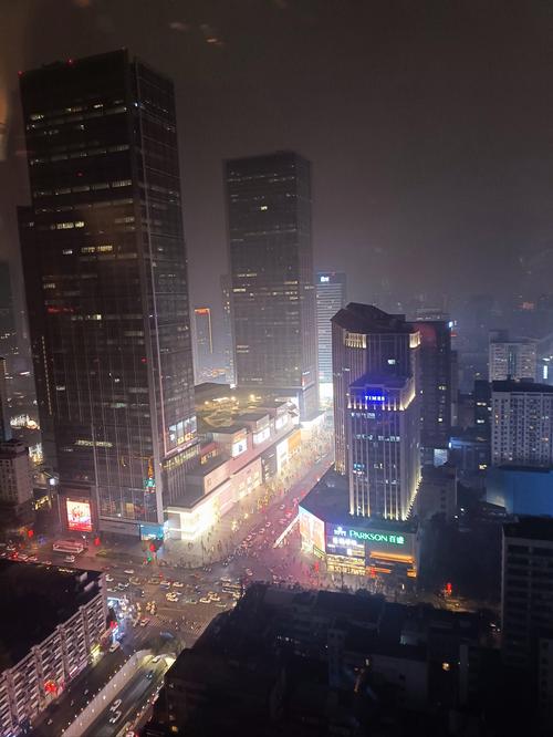 鼠标点到哪哪一行就变色