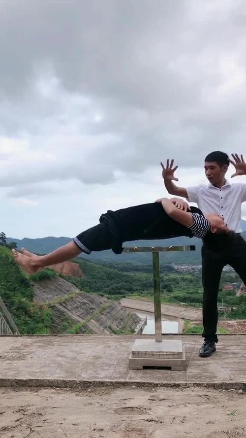 人体空中悬浮术揭秘