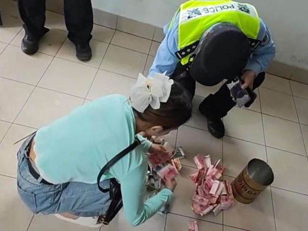 存钱玩具箱打不开怎么办