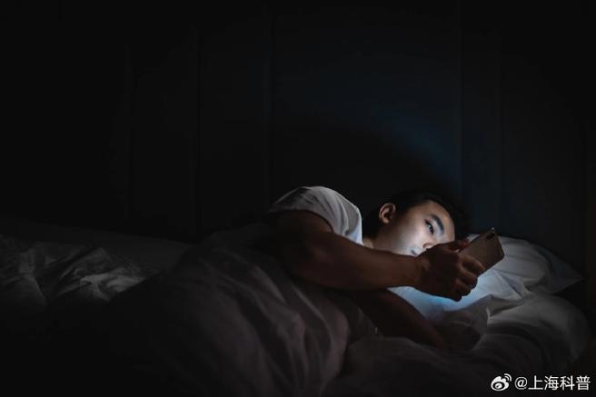 晚上关灯对人的影响