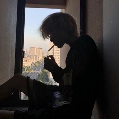抽烟图片头像男截图