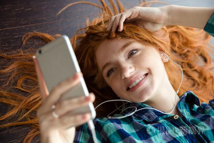 特别爱听歌的女人性格截图