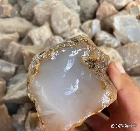 白色石头的种类图片缩略图