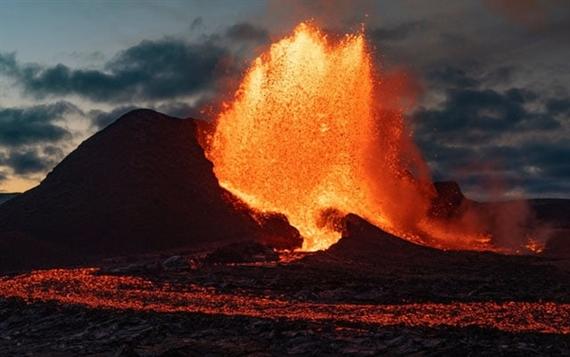 火山能喷出黄金吗