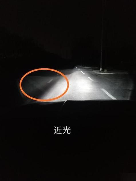 汽车大灯怎么有黑影
