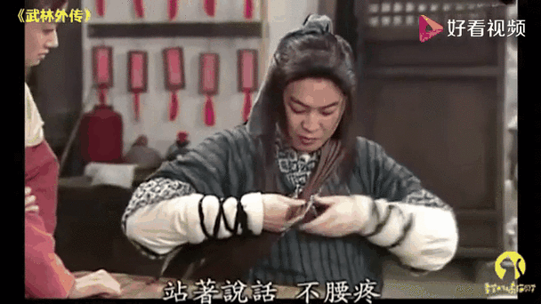 手里捧着窝窝头缩略图