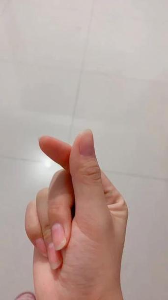 比心加中指等于
