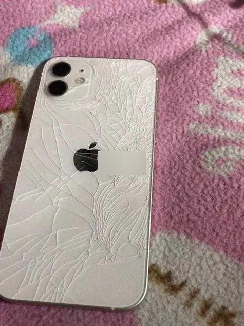 玻璃手机壳碎了如何去掉玻璃