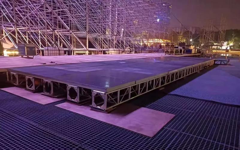 舞台搭建小工累不累