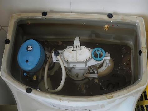 蹲便器水箱进水阀漏水修理视频截图