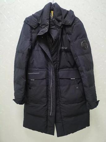 黑色羽绒服刮的白痕怎么修复