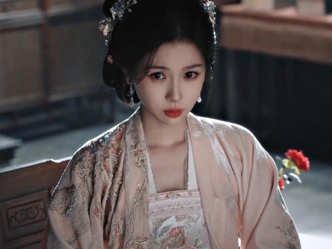 女主角叫云初是个罪臣之后
