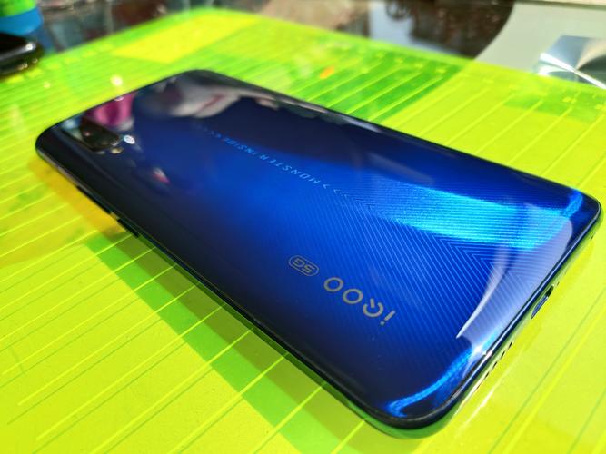 iqoopro5g前置摄像头