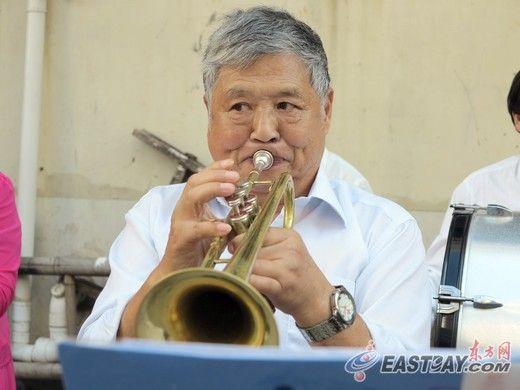 老年人吹小号好不好