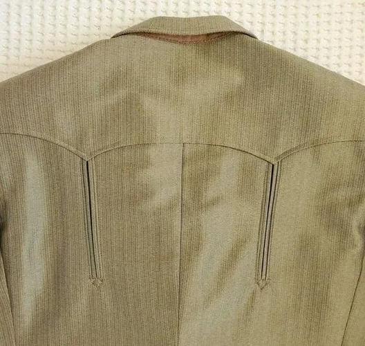 西服双唇开袋