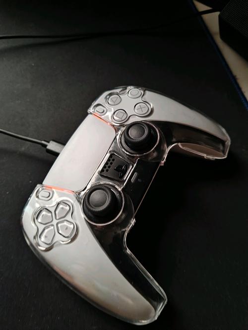 ps5怎么充电需要插充电器吗