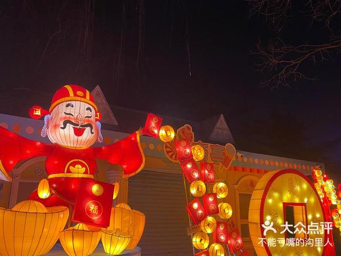 过年游乐场的装饰气氛