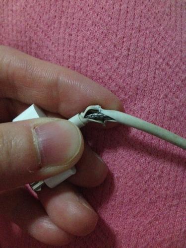 充电线裂了口子还能用吗