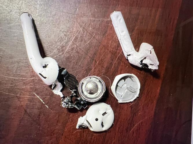 蓝牙耳机充电仓掉了游戏截图
