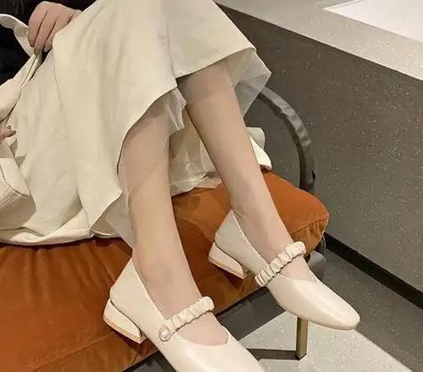伴娘穿什么鞋子最合适