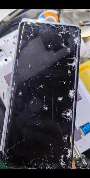手机屏裂了会爆炸吗?