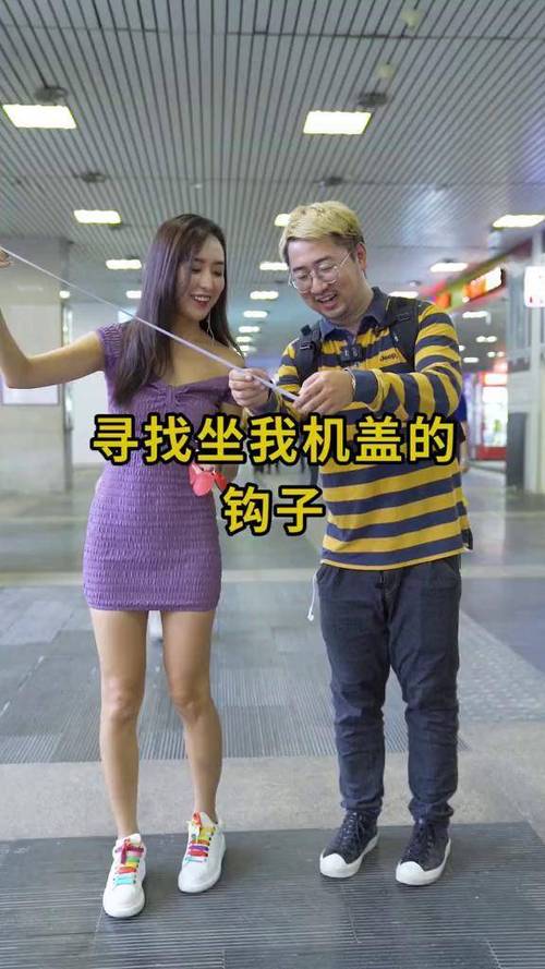 抖音主播撩车糖小糖的直播内容