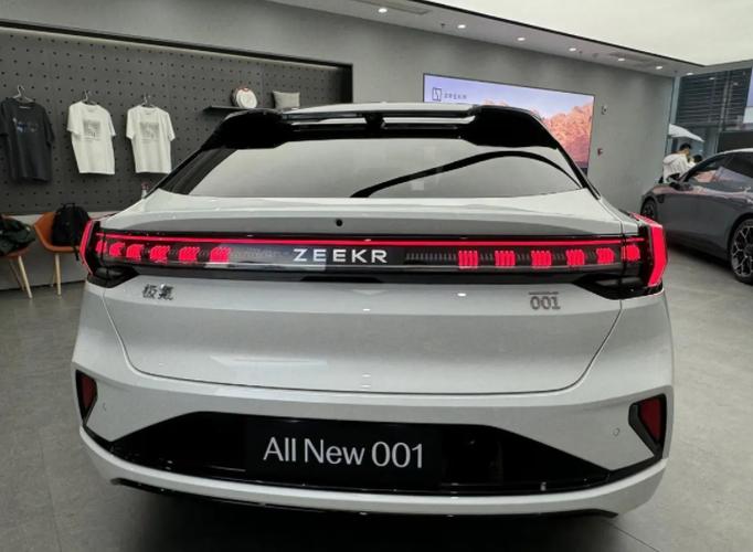 极氪001汽车价格缩略图