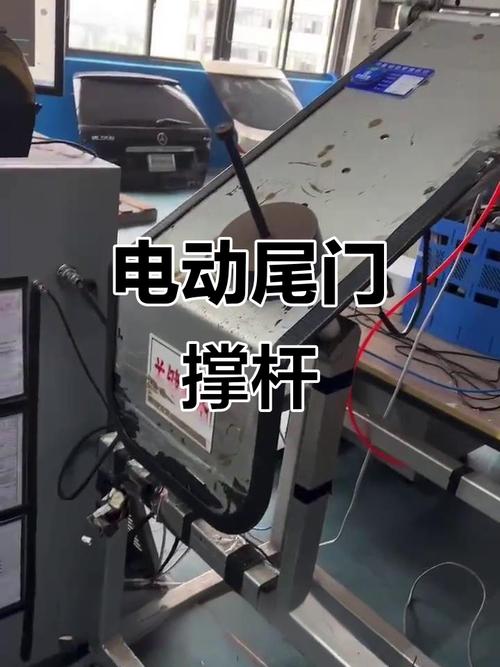 电瓶车怎么把后面的撑杆弄下去