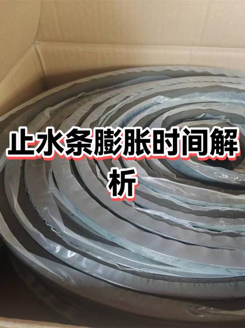 女生喝水撑大肚子完整视频