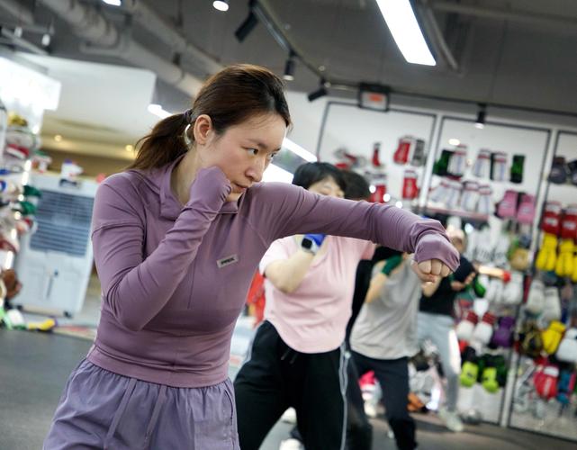 女人每天挥拳一个月后截图