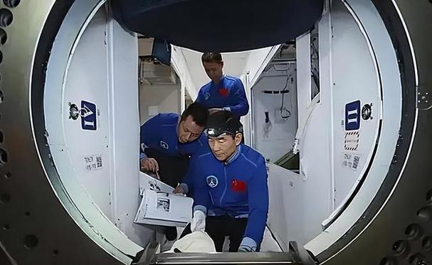 神五升空时间