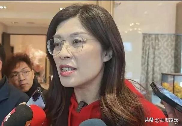 郑丽文获一面倒力挺