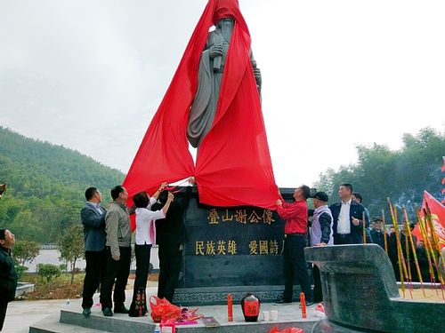 祖坟墓碑逐渐变红色
